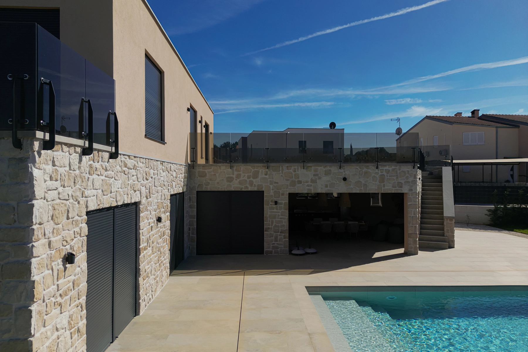 Villa contemporaine cannoise — spécificités locales